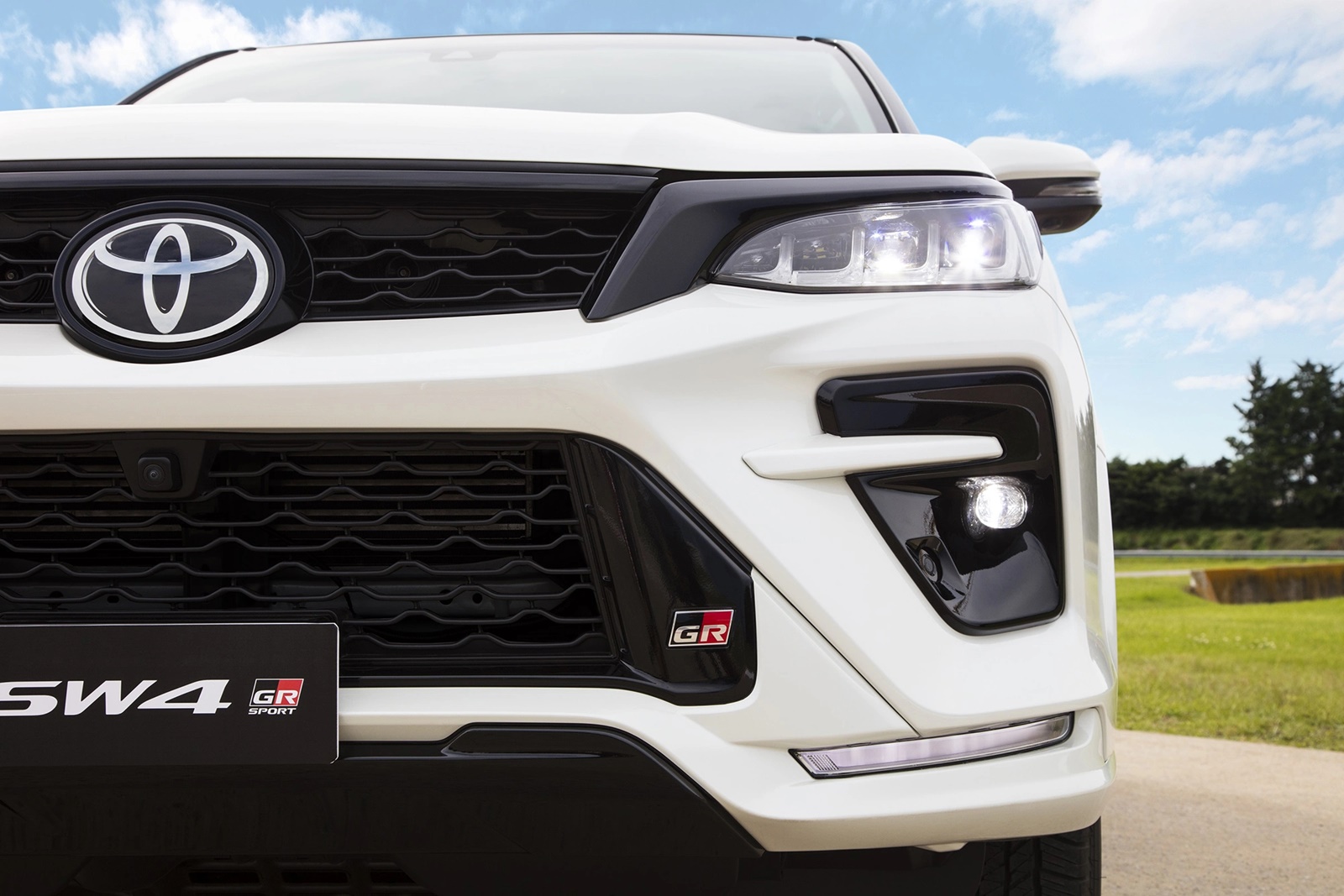 Toyota SW4 estreia com design esportivo e com motor mais potente; confira