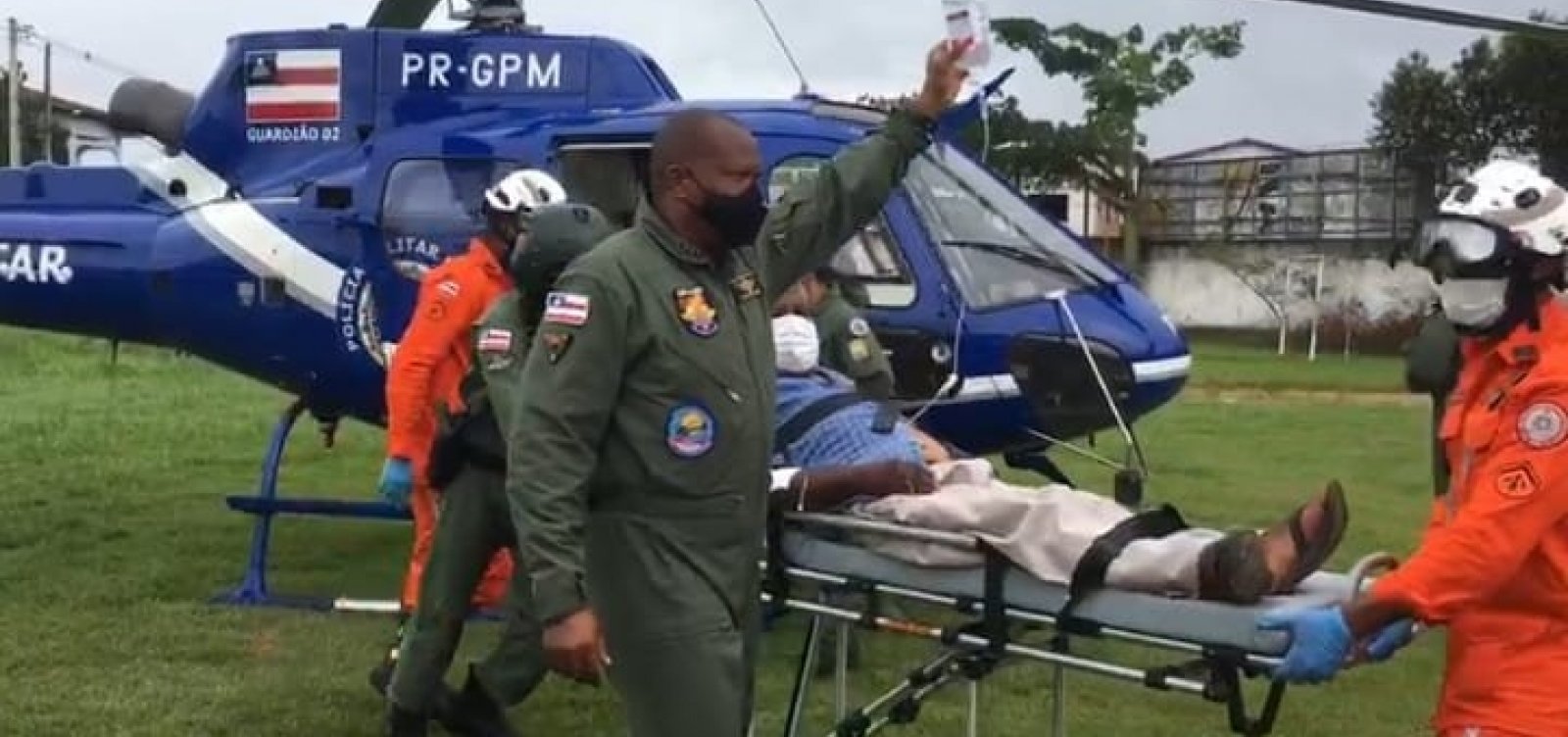 Paciente renal, idoso é resgatado por helicóptero após ficar ilhado em Jucuruçu