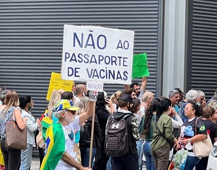 Grupo antivacina tenta invadir Assembleia Legislativa do Rio de Janeiro