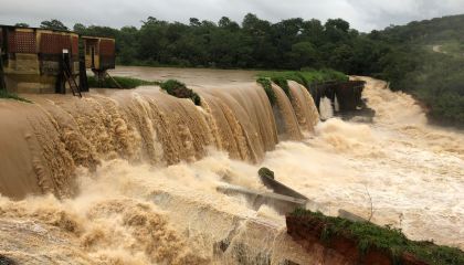 Em Minas, população é orientada a deixar suas casas por risco de rompimento em barragem