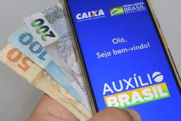 Auxílio Brasil é liberado para beneficiários com NIS final 8 nesta terça (29)