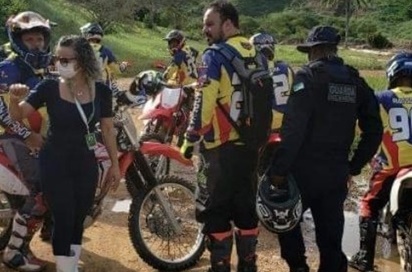 Motociclistas percorrem trilhas para levar mantimentos a isolados em Amargosa