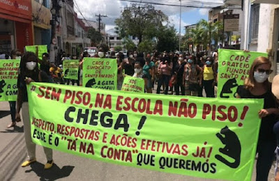 Santo Amaro: Professores municipais realizam manifestação contra a prefeitura