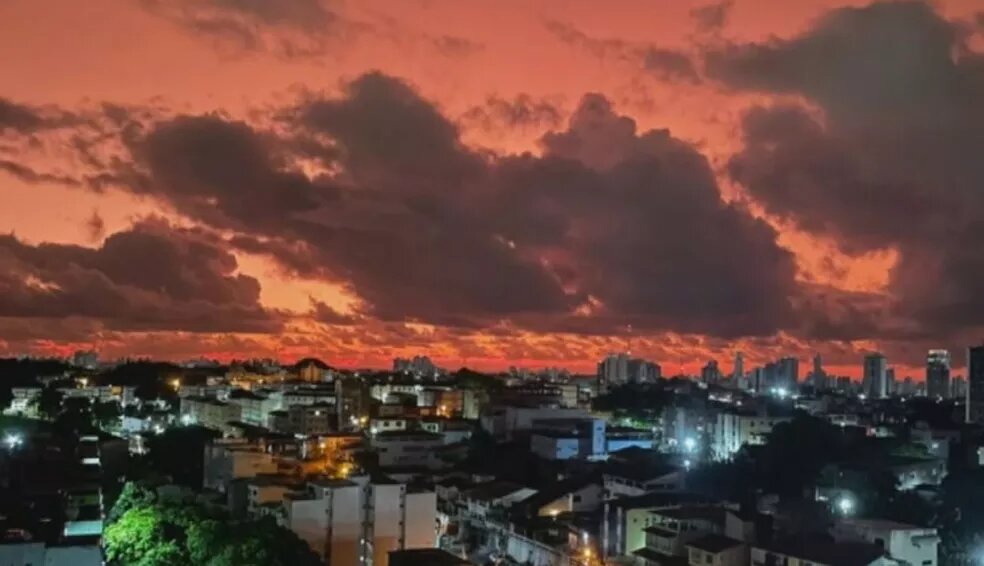 Santo Amaro e outras cidades da Bahia amanhecem com céu alaranjado nesta quarta
