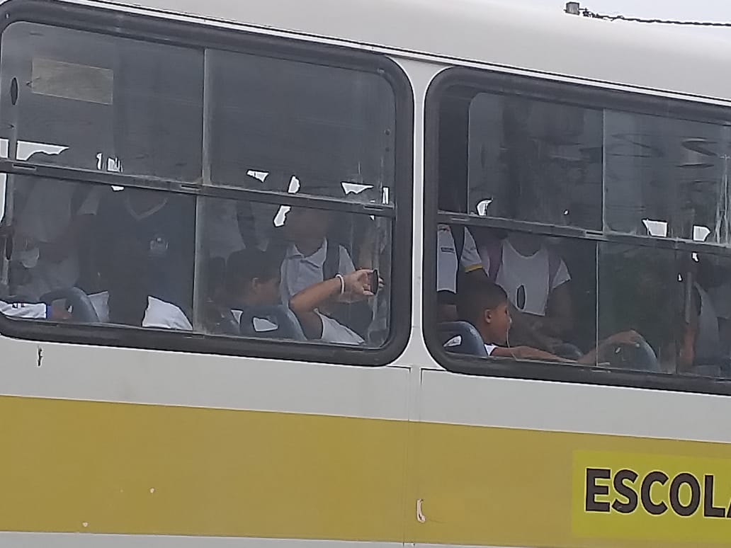 SAJ: pais de alunos reclamam de superlotação em ônibus escolar