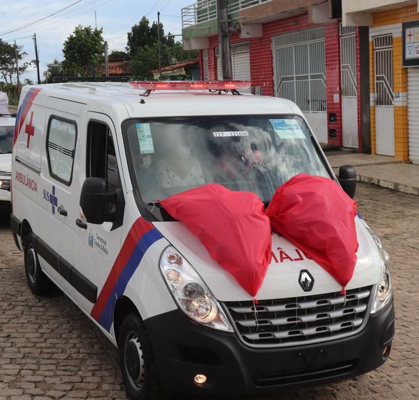 Recôncavo: Deputado Robinson Almeida entrega Ambulância para Dom Macedo Costa