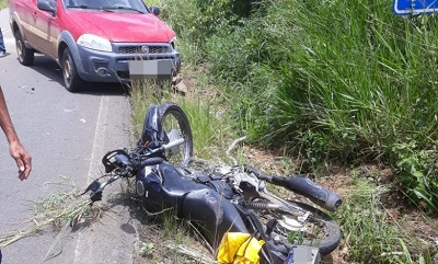 Moto e strada se envolvem em acidente na BR-420, entre Mutuípe e Jiquiriçá