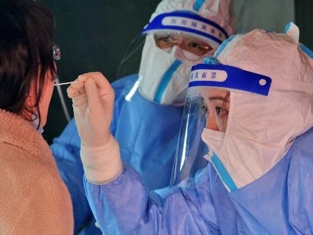 China registra mais casos locais de covid-19 este ano do que em 2021