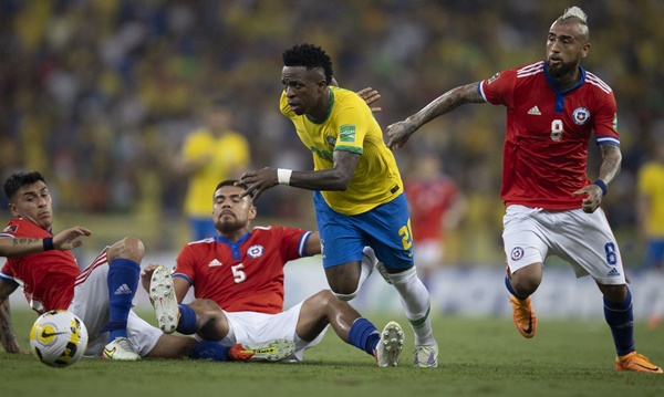 Seleção goleia Chile no último jogo no Brasil antes da Copa