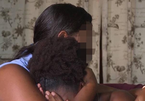 Sem coque, aluna negra é impedida de entrar em escola na Região Metropolitana de Salvador