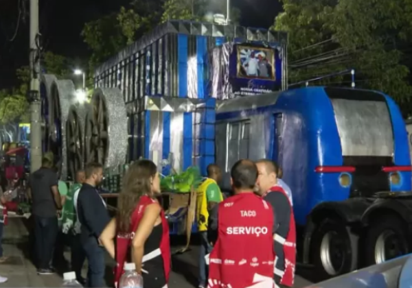 Morre menina atropelada por carro alegórico no Rio de Janeiro