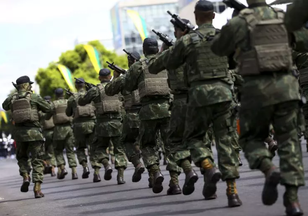 Além de viagra e picanha, Forças Armadas gastam R$ 2,1 mil com remédio para calvície