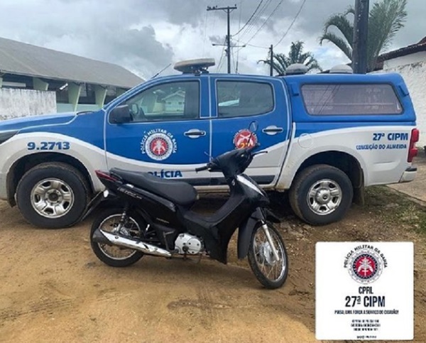 Conceição do Almeida: Polícia Militar recupera motocicleta abandonada