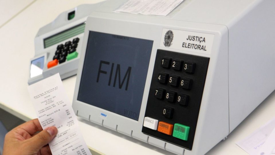 TSE simula ataque hacker em urnas eletrônicas em meio a críticas de Bolsonaro