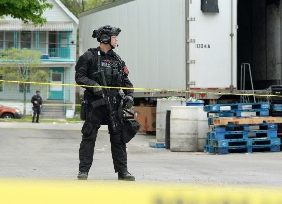 Ataque com 10 mortos nos EUA foi motivado por ódio racial, diz polícia