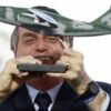 Bolsonaro teme impacto eleitoral se vetar bagagem gratuita em voos, diz coluna