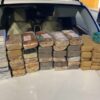 PRF prende casal de jovens que levava quase 70 kg de droga em carro roubado na Bahia