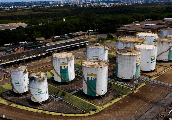 Petroleiros prometem ‘maior greve da história’ se privatização da Petrobras avançar