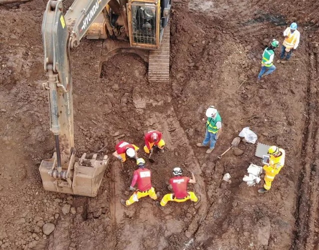 Bombeiros encontram ossada mais de três anos após tragédia de Brumadinho