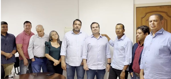 Alan Sanches acompanha comitiva do prefeito de SAJ em reunião com pré-candidato ao senado, Cacá Leão