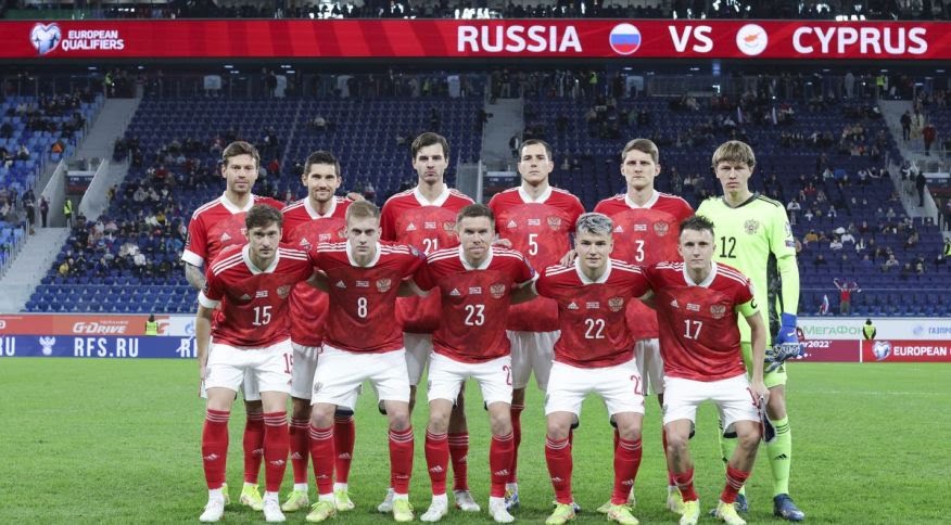 Uefa proíbe times russos de competições masculinas e femininas “até novo aviso”