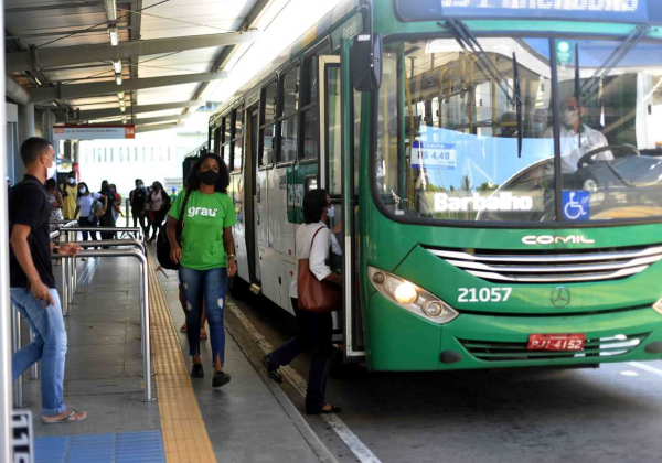 Ônibus voltam a circular na capital, mas rodoviários não descartam greve