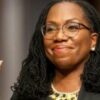 Ketanji Brown toma posse como primeira juíza negra da Suprema Corte dos EUA