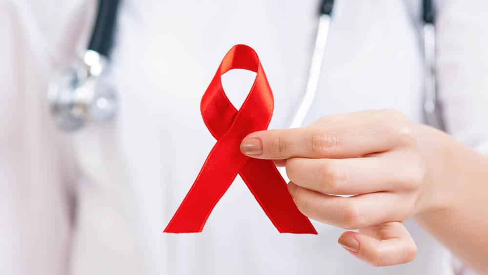 Pessoa com HIV tem direito à isenção do Imposto de Renda