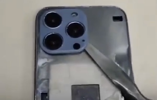Homem deixa celular falso como pagamento em posto de combustível de Fortaleza