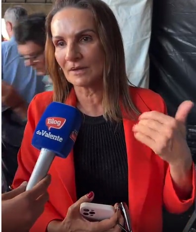 Secretária de Cultura de SAJ, Silvia Brito, fala do cachê da dupla Simone e Simária