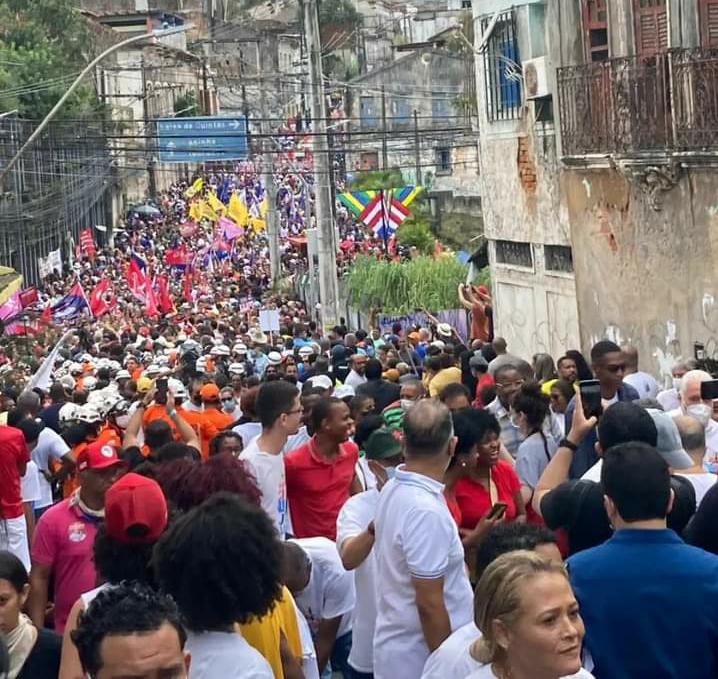 Apoiadores de Lula em visita à Bahia