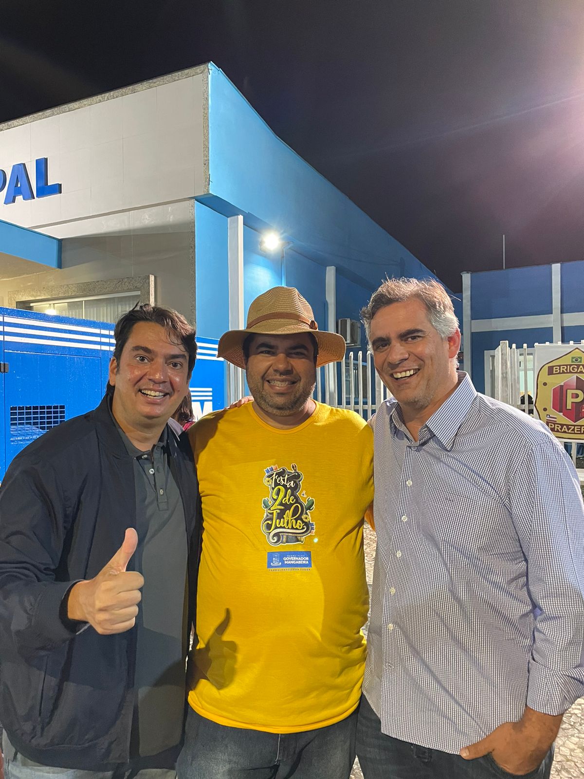 Em Governador Mangabeira ao lado do prefeito Marcelo e do federal Leur