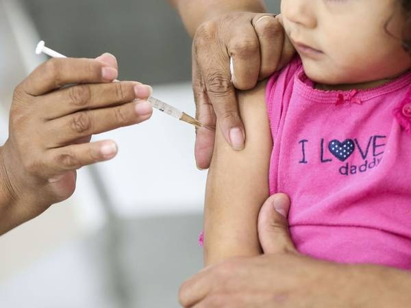 vacinação contra a poliomielite