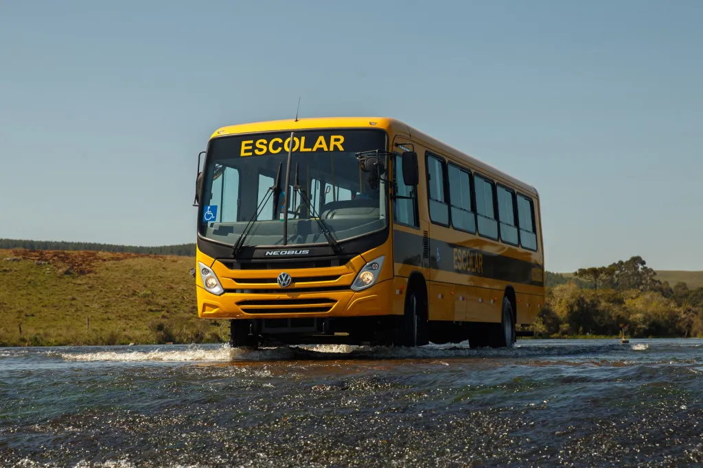 ônibus escolar