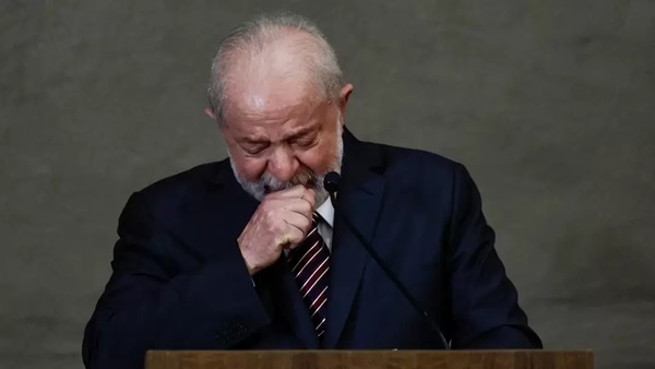 Lula chora em discurso