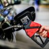 Governo prorroga subsídio e mantém desconto de R$ 0,44 por litro da gasolina