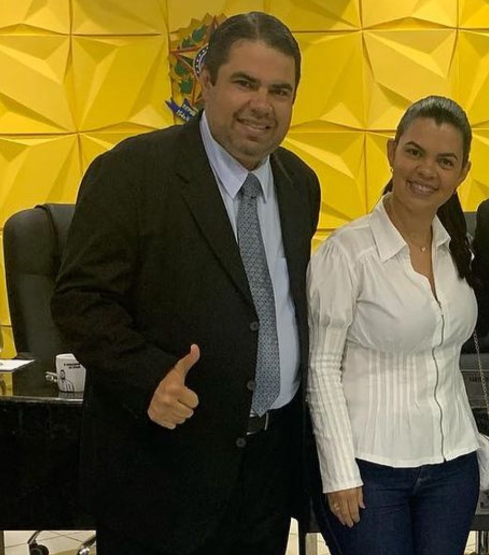 Prefeito de Governador Mangabeira, Marcelo Pedreira, sua prima e pré-candidata à prefeitura, Manuela Pedreira Rodrigues Silva