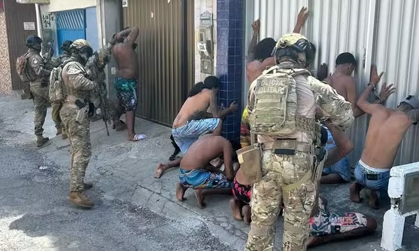 troca de tiros