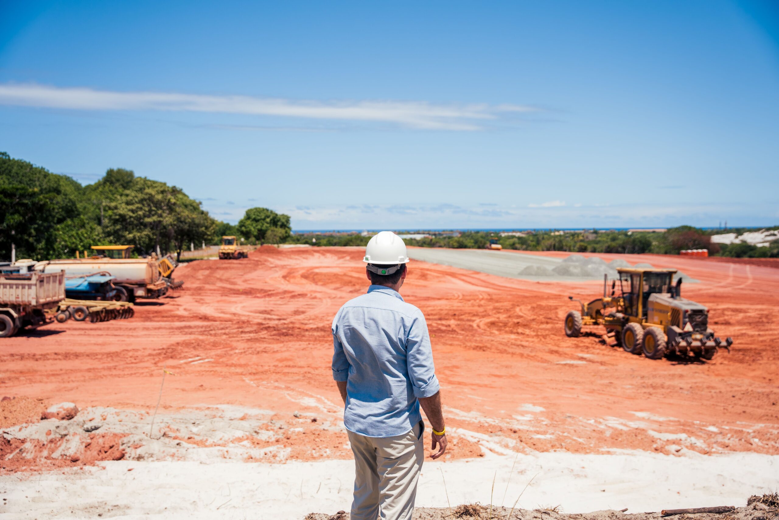 Alessandro Cunha, CEO da Aviva, em visita ao canteiro de obras 02