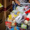 Custo da cesta básica afeta renda familiar e Dieese afirma que salário mínimo ideal deveria ser de R$ 8,1 mil