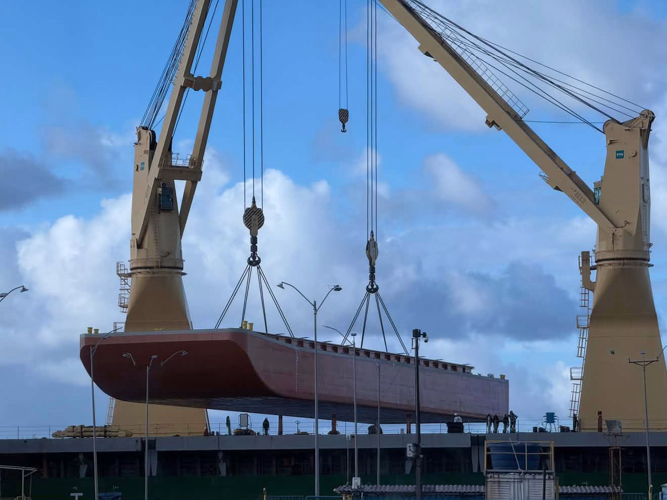 20ª barcaça construída no Estaleiro Enseada do Paraguaçu