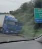 Carreta roda na pista e provoca longo congestionamento na BR-324 nesta sexta-feira (5)