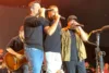 VÍDEO: Fã faz homenagem à noiva ao cantar com Matheus & Kauan no palco do São João de SAJ: "músicas fazem parte da trilha sonora da nossa vida"