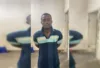 Homem suspeito de roubar carro é levado à delegacia após ser encontrado na zona rural de SAJ