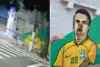 Mulher é flagrada passando fezes de cachorro em pintura de Bolsonaro