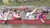 Robôs humanoides participam de “corrida de barcos dragões” na China