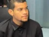 Vídeo mostra policial agredindo jovem no São João de Campina Grande; agente é afastado
