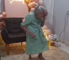 Vózinha de 104 anos comemora aniversário dançando forró e conquista internet
