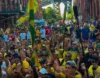 Torcida do Brasil responde à "remada viking" da Noruega com dança do "créu" antes das oitavas da Copa