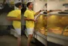 "Foi a última vez que você enganou o povo", diz Flávio Bolsonaro a Lula em vídeo no supermercado